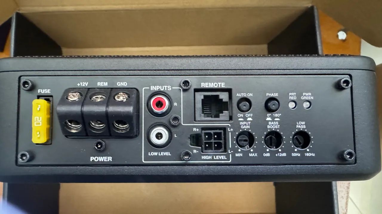 Caixa Ativa Aikon AK-76100W 100W RMS 7.6? - Compacta e Potente