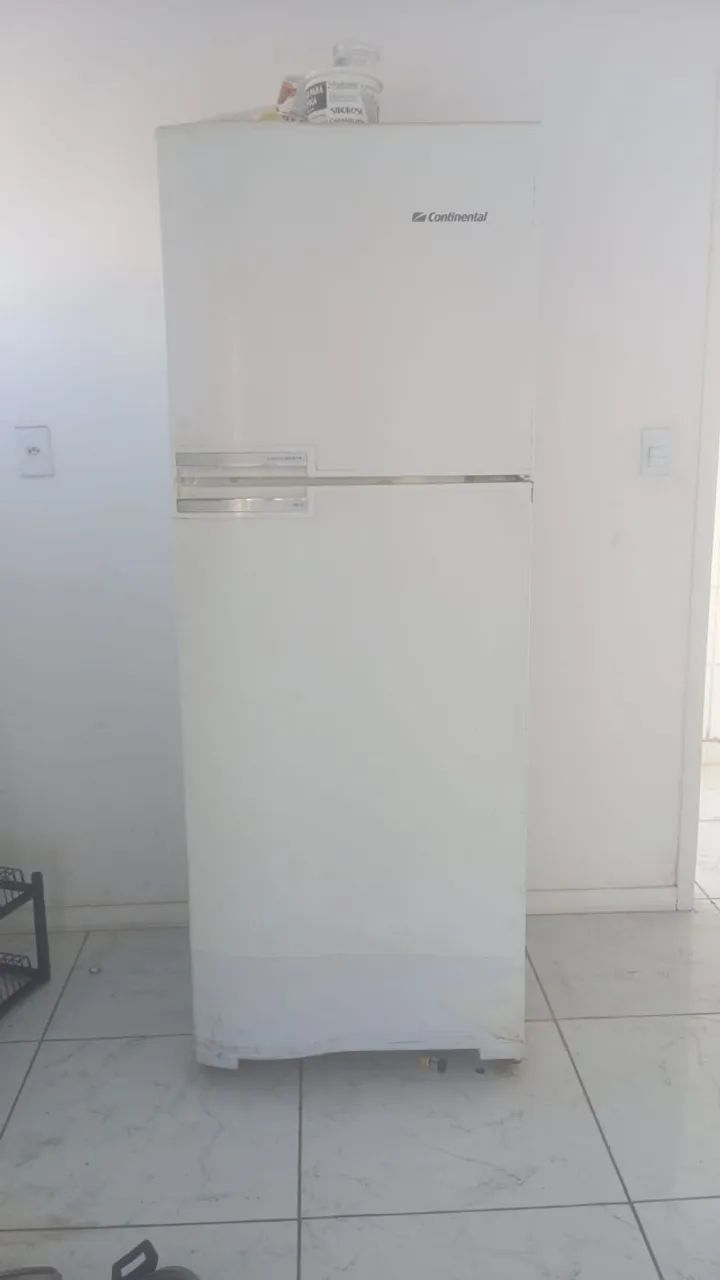 Geladeira muito boa.