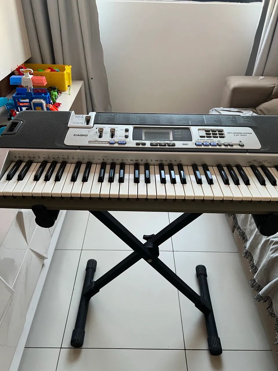 Teclado Casio LK-100 com Teclas Iluminadas (acende ao tocar) - Foto 5