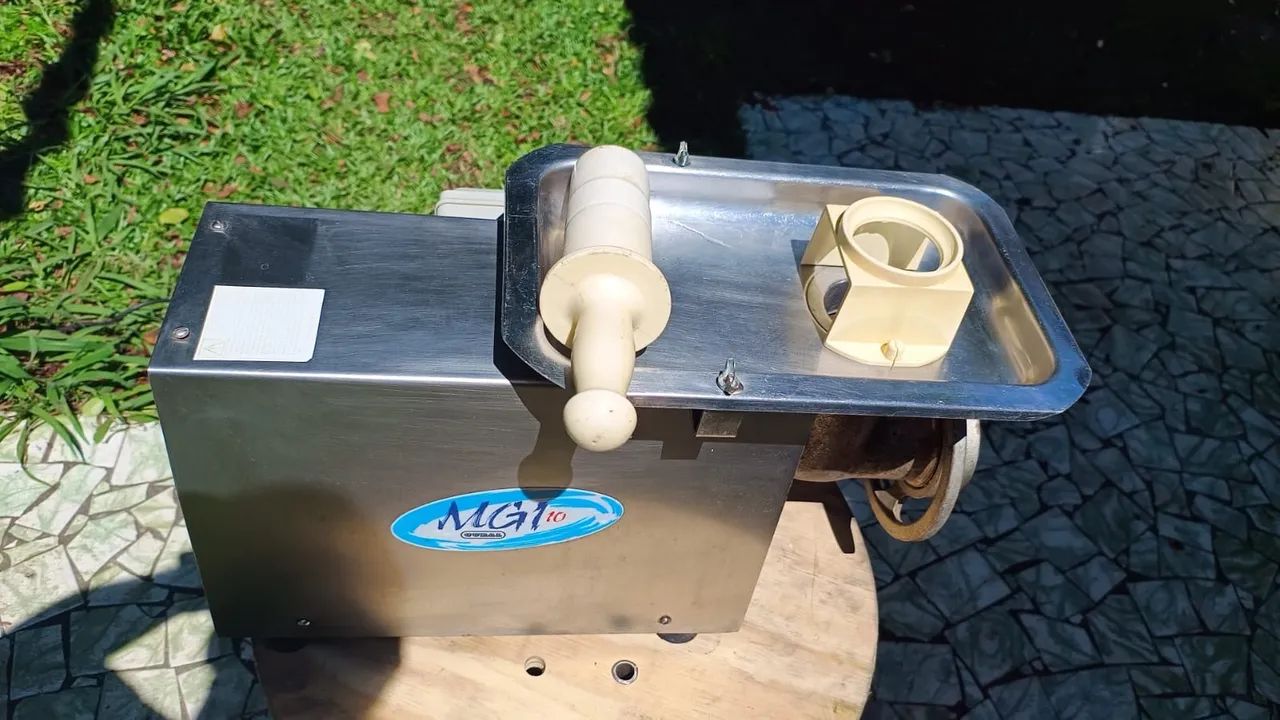 MOEDOR DE CARNE INDUSTRIAL MGI10