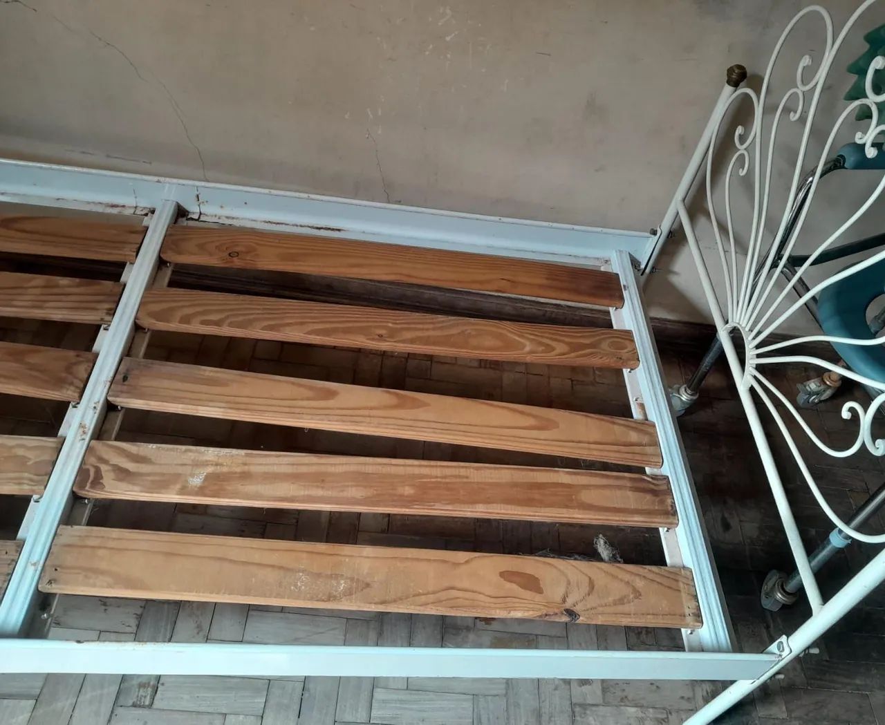 Cama solteiro de ferro super resistente 
