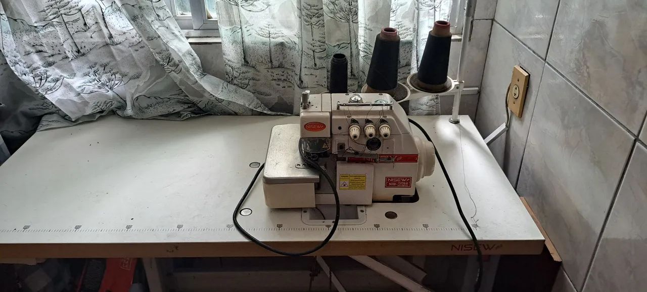 Máquina overlock 