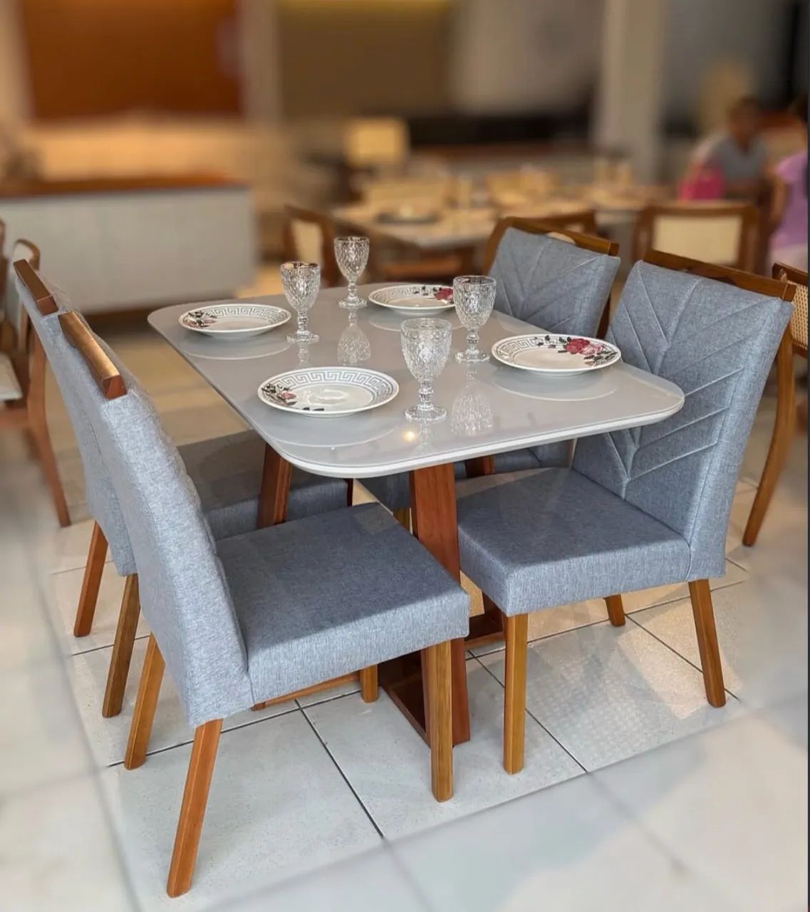 MESA DE JANTAR 120x80 COM 4 CADEIRAS 
