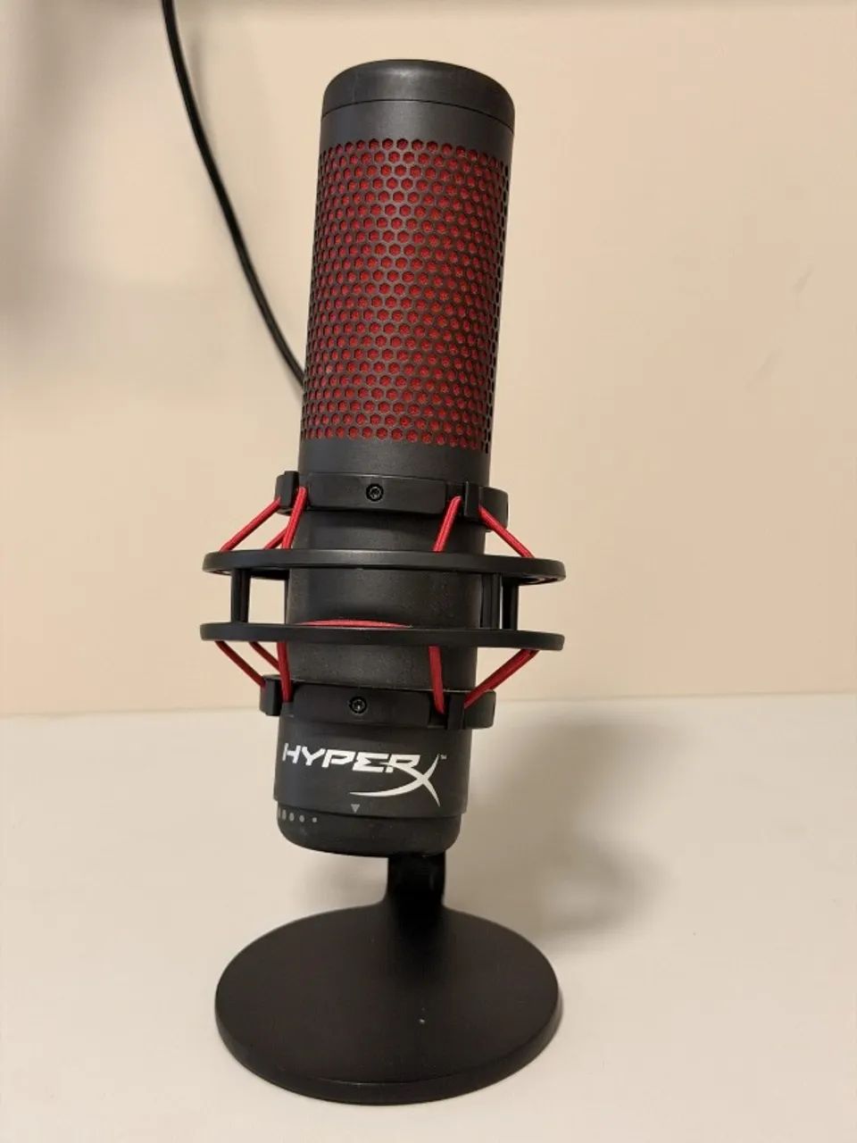 Microfone HyperX QuadCast USB, LED vermelho, com suporte antivibração - Foto 4