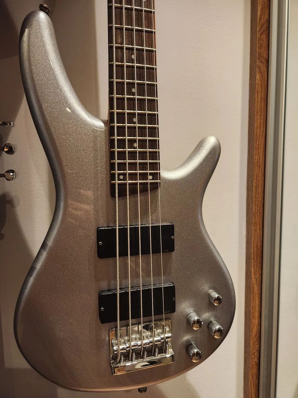 Baixo Ibanez SGDR SR305 5 cordas