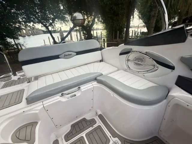 Lancha Focker 215i - Ano 2010 - Mercruiser 220Hp - Foto 12