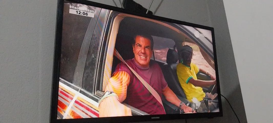 Vendo Smart TV Samsung 32 pol. Em perfeito estado   - Foto 3