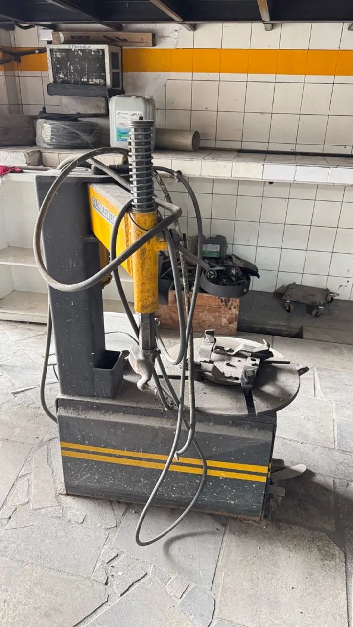Desmontadora de pneus