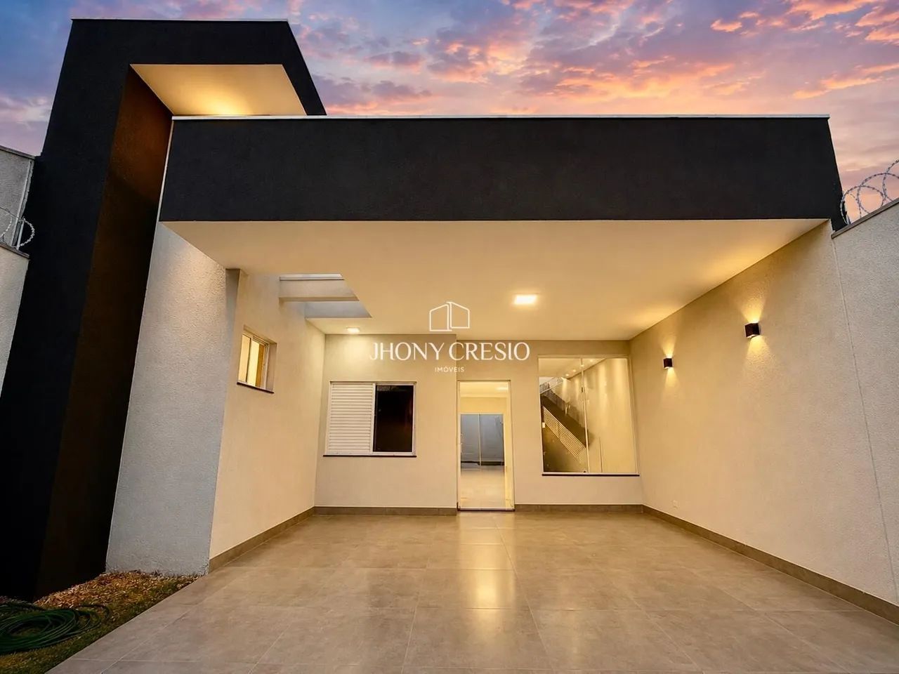 Casa com 3 quartos sendo um suíte. Residencial Tuiuti