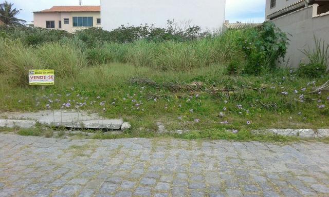 Terreno de 14 x 18 m bem perto da Praia do Foguete, comércio, vias de acesso e condução