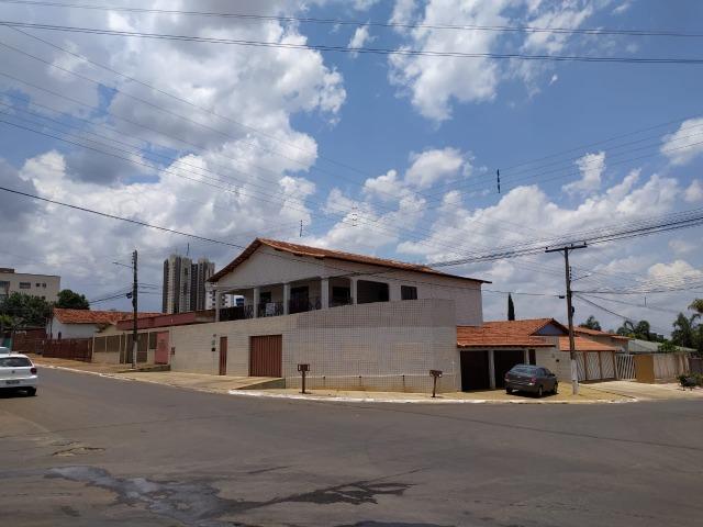 Vende - se imóvel com 02 apartamentos escriturados e com habite-se no Setor Aeroporto