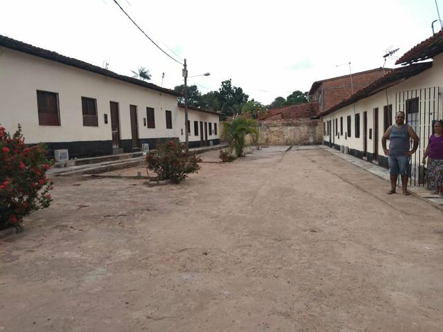 Alugo casa