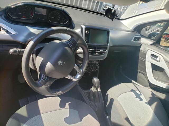 Vendo carro Peugeot 208 - Foto 2