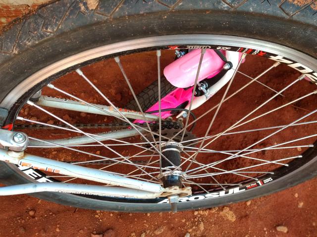 Bicicleta com amortecedor semi nova - Foto 2