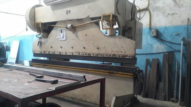 Maquina de corte e dobra de chapa as duas por 88.000 - Foto 2