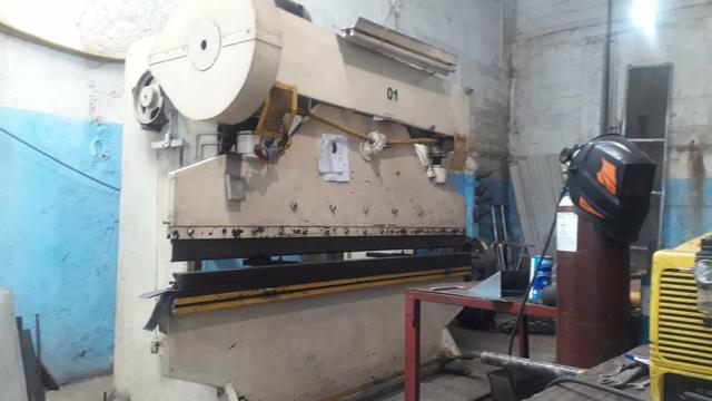 Maquina de corte e dobra de chapa as duas por 88.000