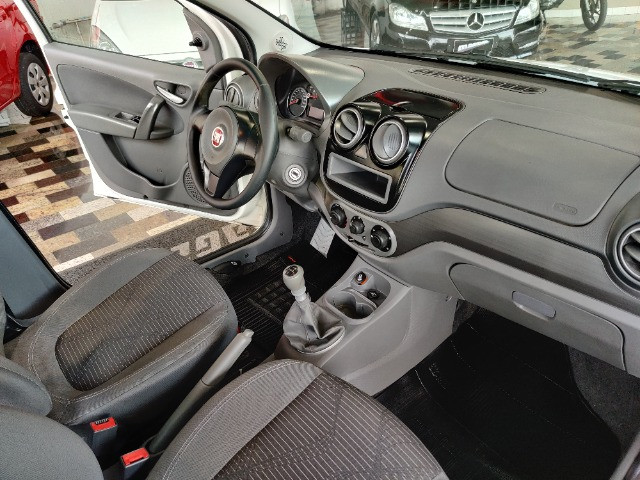 Fiat Palio atractive 1.4 Completo Ano 2014 com gnv ! - Foto 13