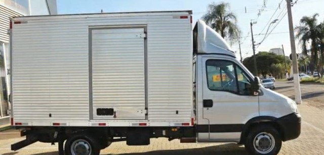 Iveco Daily 35s14 Baú 2017 - Foto 2