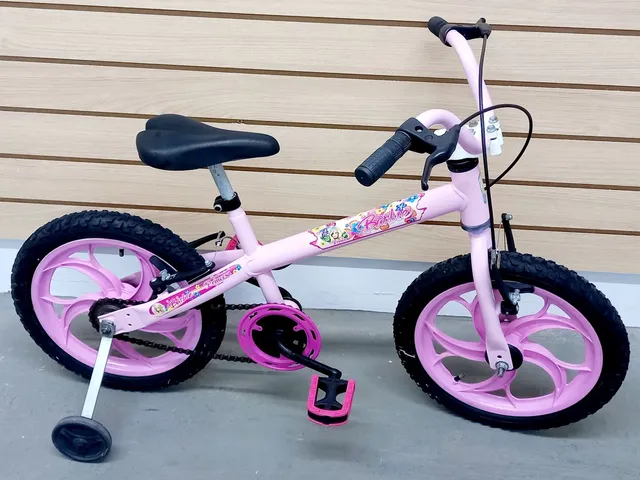 Boneca barbie com bicicleta  +16 anúncios na OLX Brasil