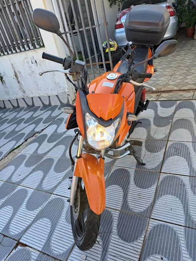 Moto Yamaha 150 Fazer SED, manual e chave reserva.