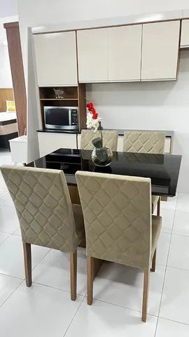 Sala de Jantar 4 Cadeiras com Tampo de Vidro Laqueado Lacrado