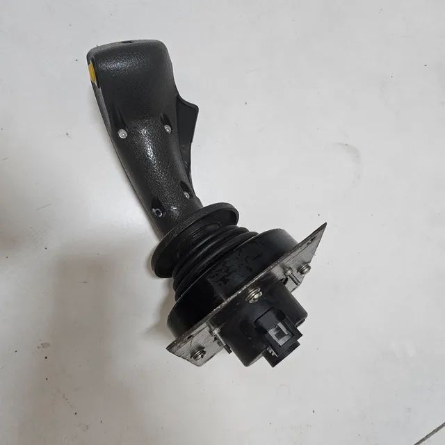 Equipamentos escavadeira carregadeira joystick danfoss 11047585 - Foto 4