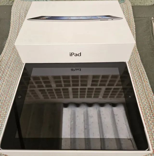 IPad 3ª geração - 32GB - Wi-fi + Celular 3G (preto) - Foto 4