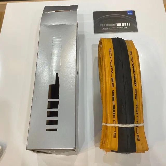 059 - Pneu Schwalbe One Tubeless faixa bege 700x25 Speed Triathlon - Foto 4