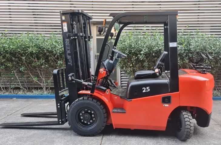 Empilhadeira Nova 2,5T GLP Triplex 4,70m Deslocador lateral, 5x s/ juros no crédito, Imed! - Foto 2