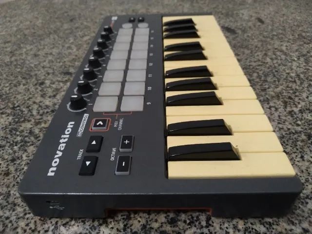 Controlador Novation Lounchkey Mini