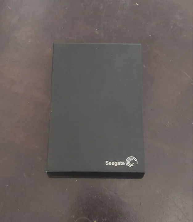 Xbox One X - Com 2 controles e 1 HD externo de 1 TB - Foto 3