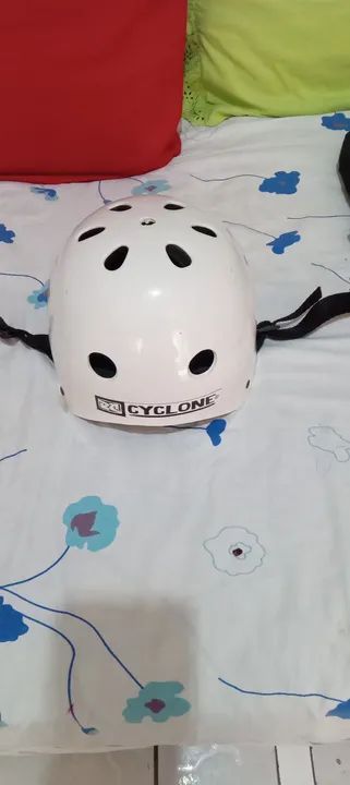 Capacete Cyclone para Skate
