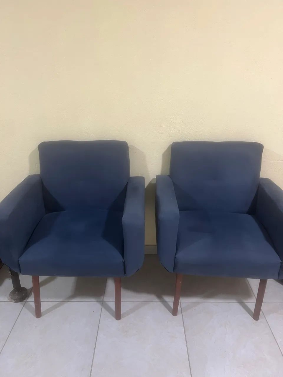 Duas poltronas 64187451172609120