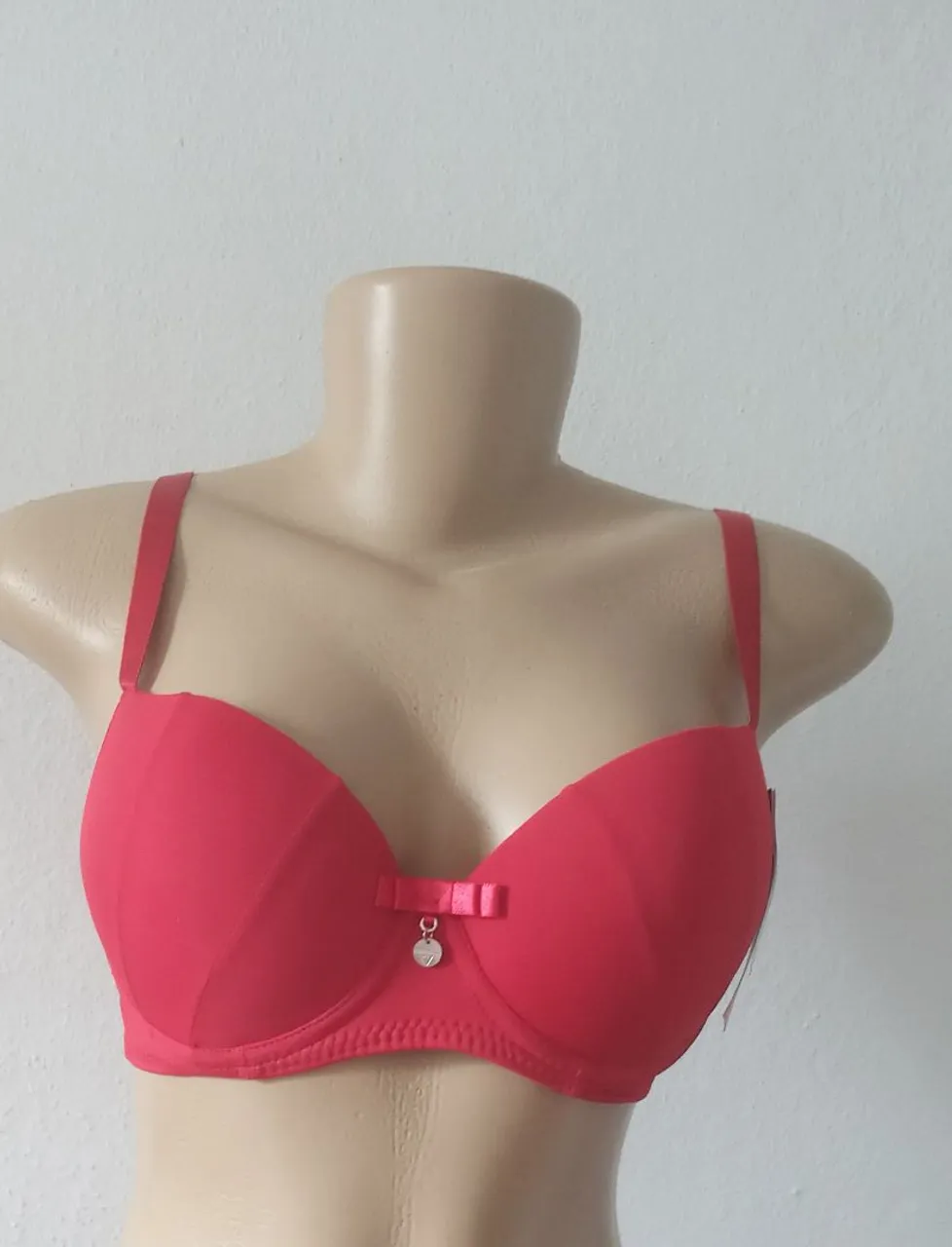 Sutiã vermelho com detalhe charmoso