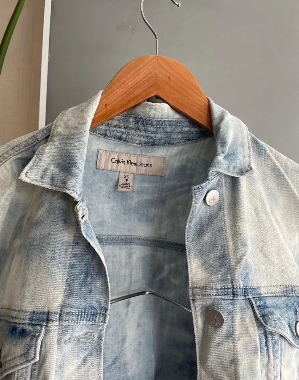 Jaqueta jeans Calvin Klein  tam p - Foto 3