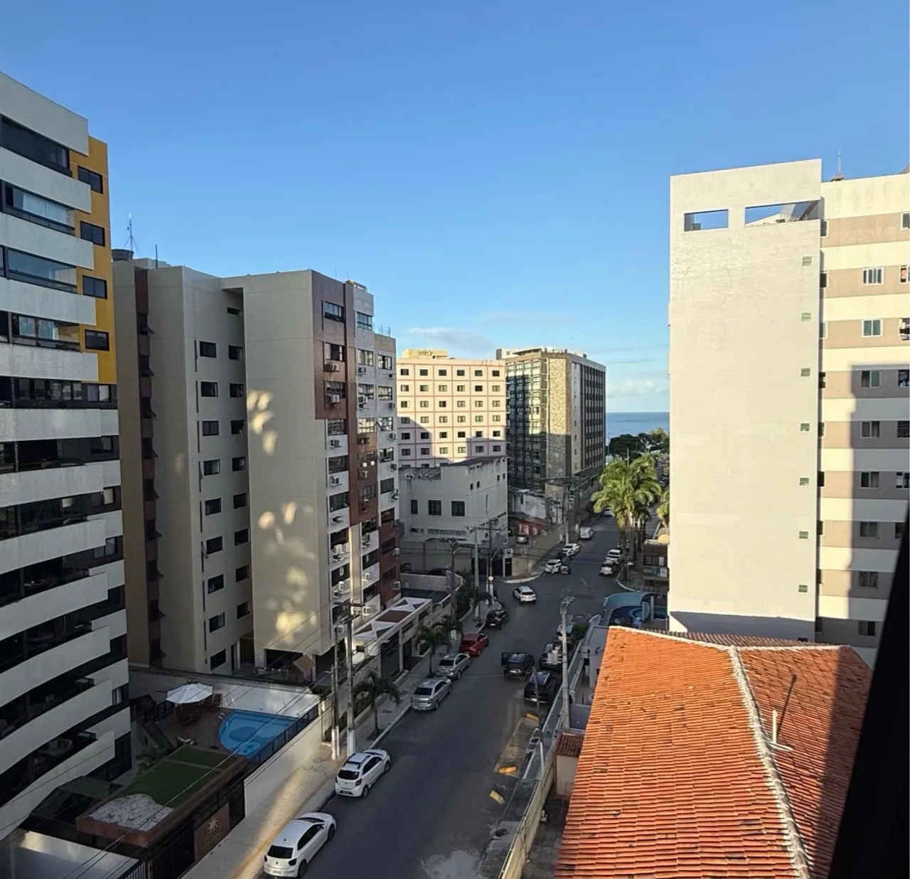 Apartamento com 3 suítes e 1 escritório na segunda quadra da Ponta Verde