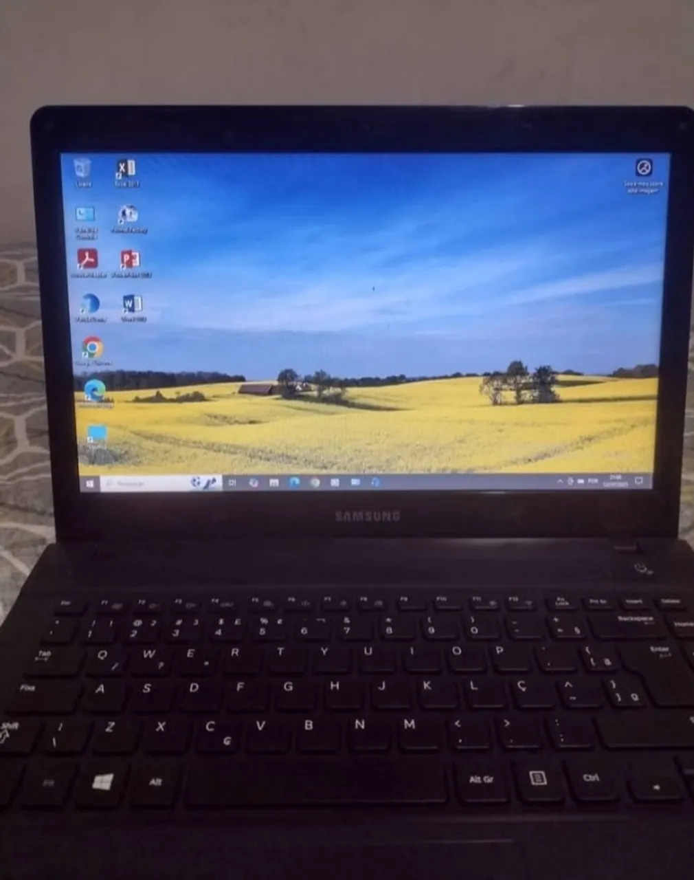 Notebook Samsung AMD E1-1500 APU Radeon - Windows 10 - Usado em boas condições