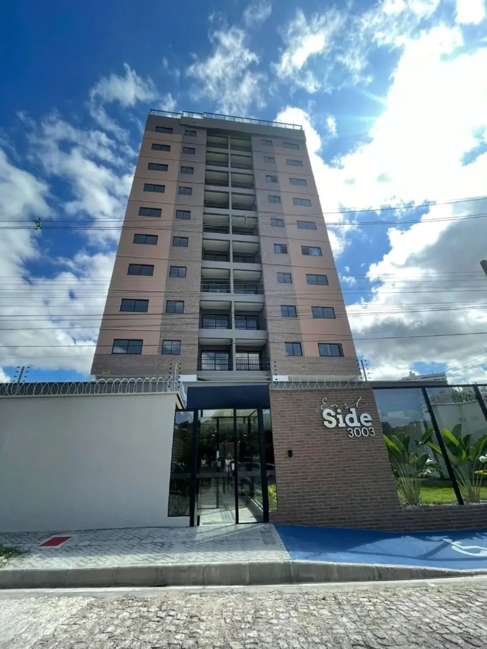 Apartamento no East Side com 03 quartos sendo 01 suíte