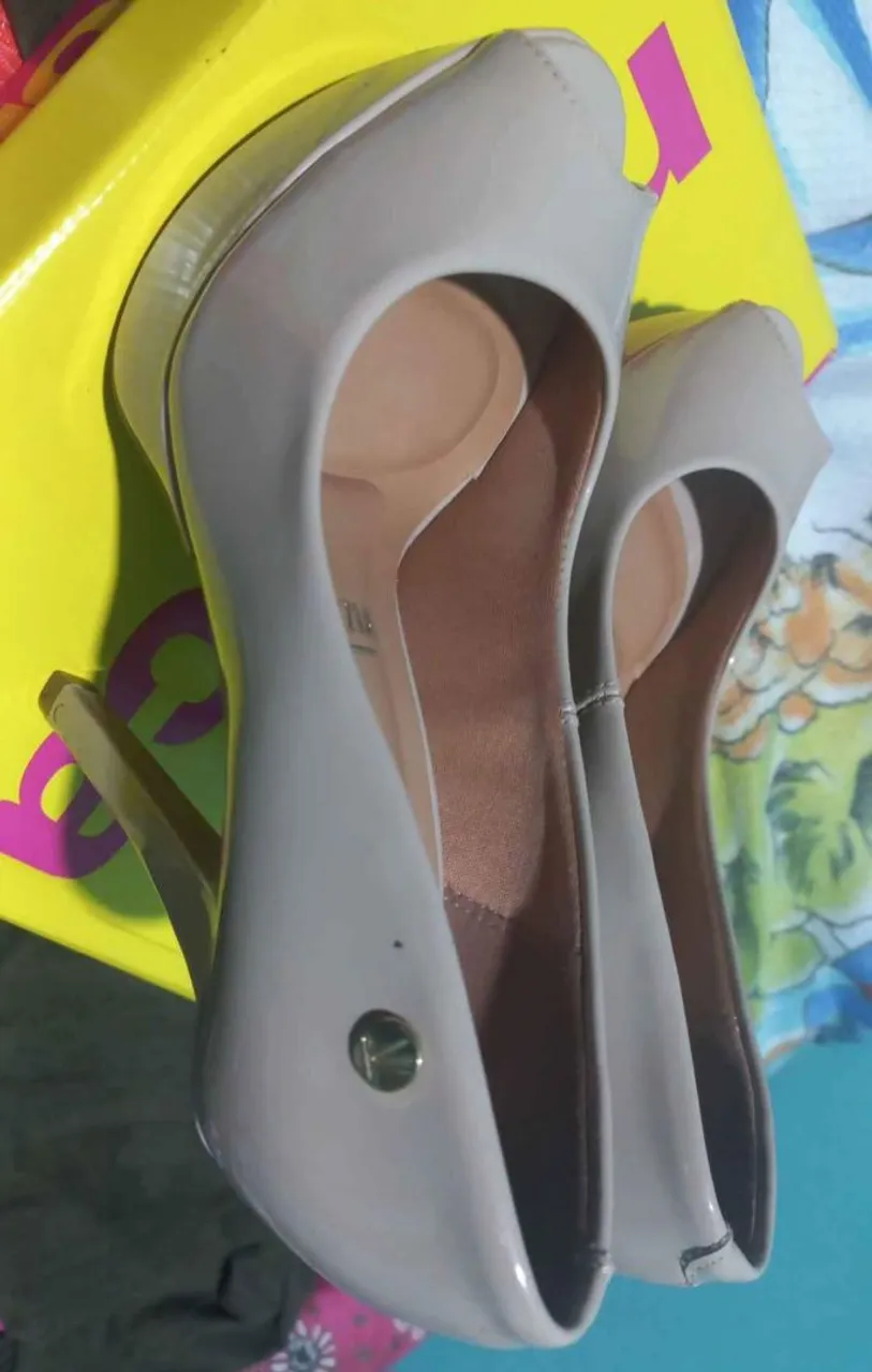 Sandália Peep Toe Salto Alto Bege