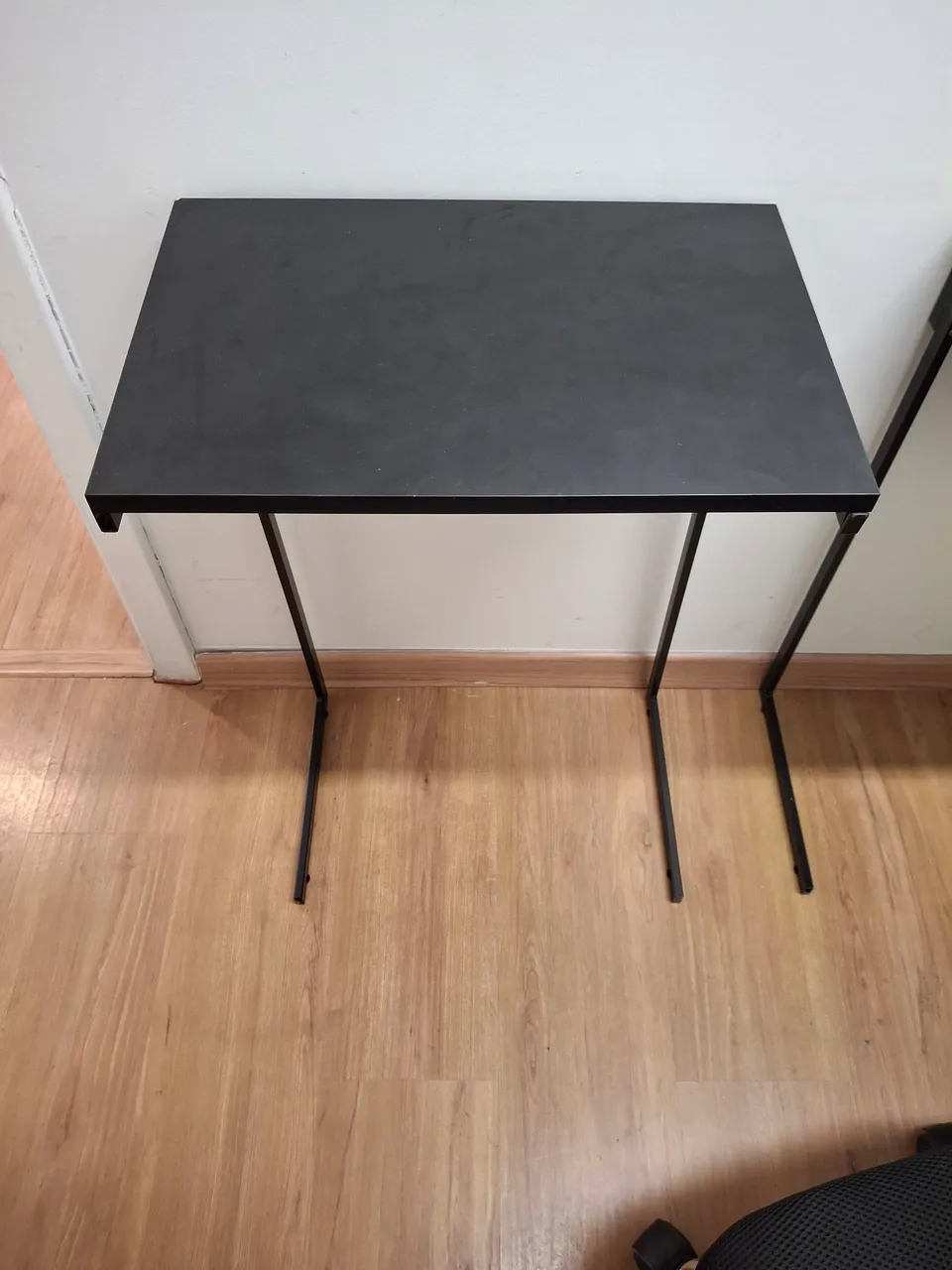 Mesa Lateral Moderna em Metal Preto