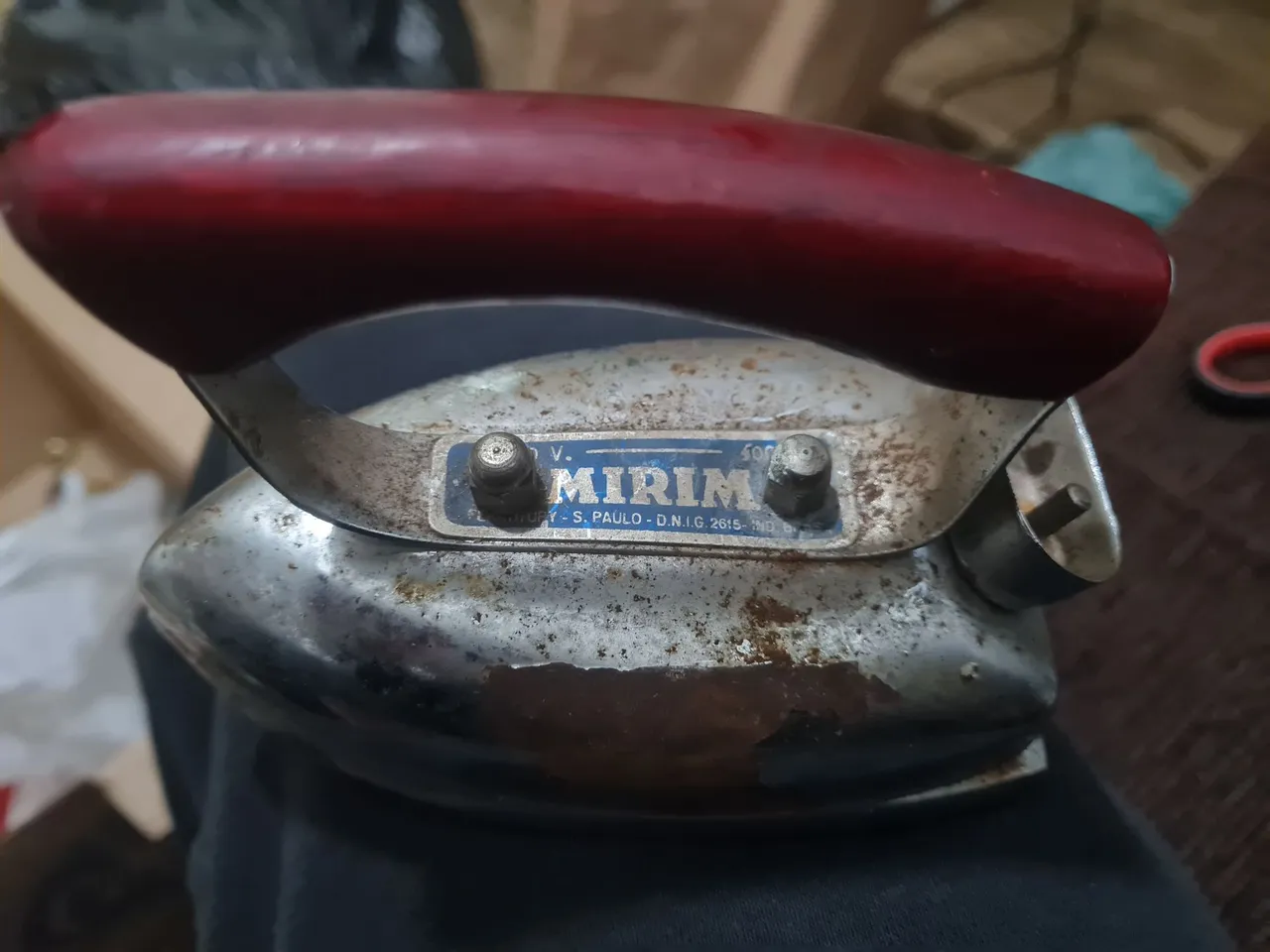 Ferro de passar roupa antigo Mirim