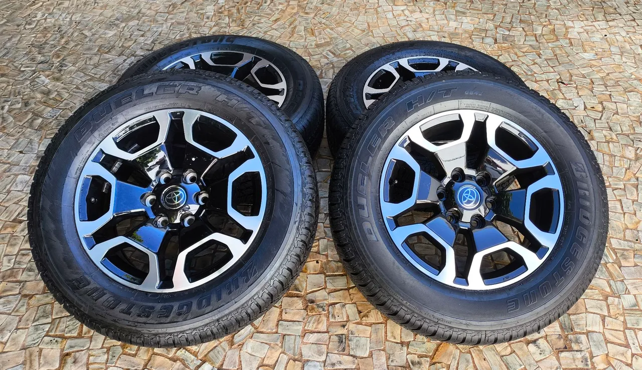 Rodas Hilux Aro 18 com pneus zeros