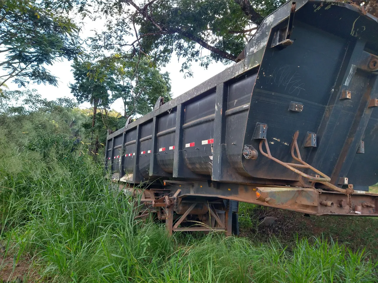 Caçamba para cavalo mecânico