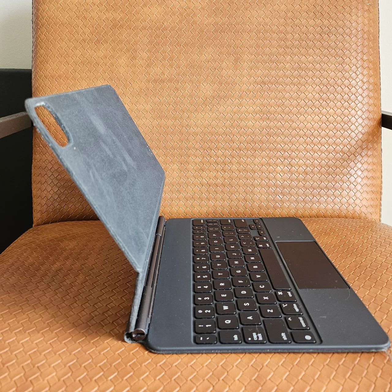 iPad Pro M2 11" 128 GB + Magic Keyboard + Apple Pencil originais  - Foto 6