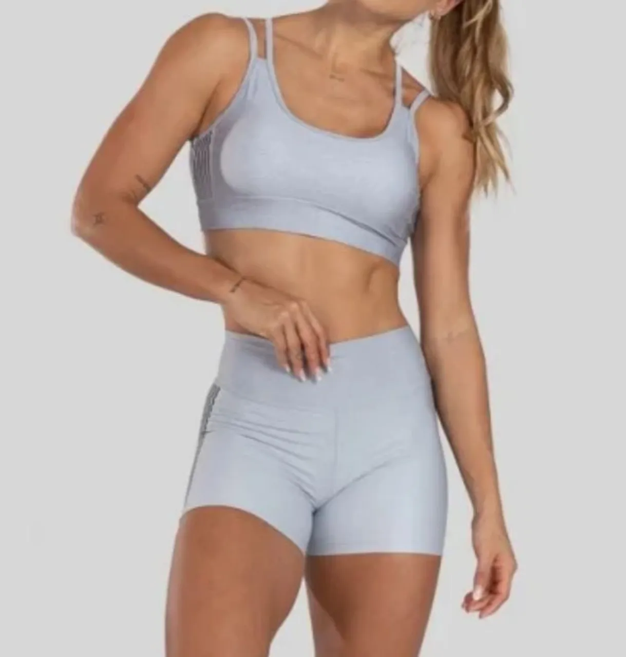 Conjunto Fitness Cinza - Top e Shorts