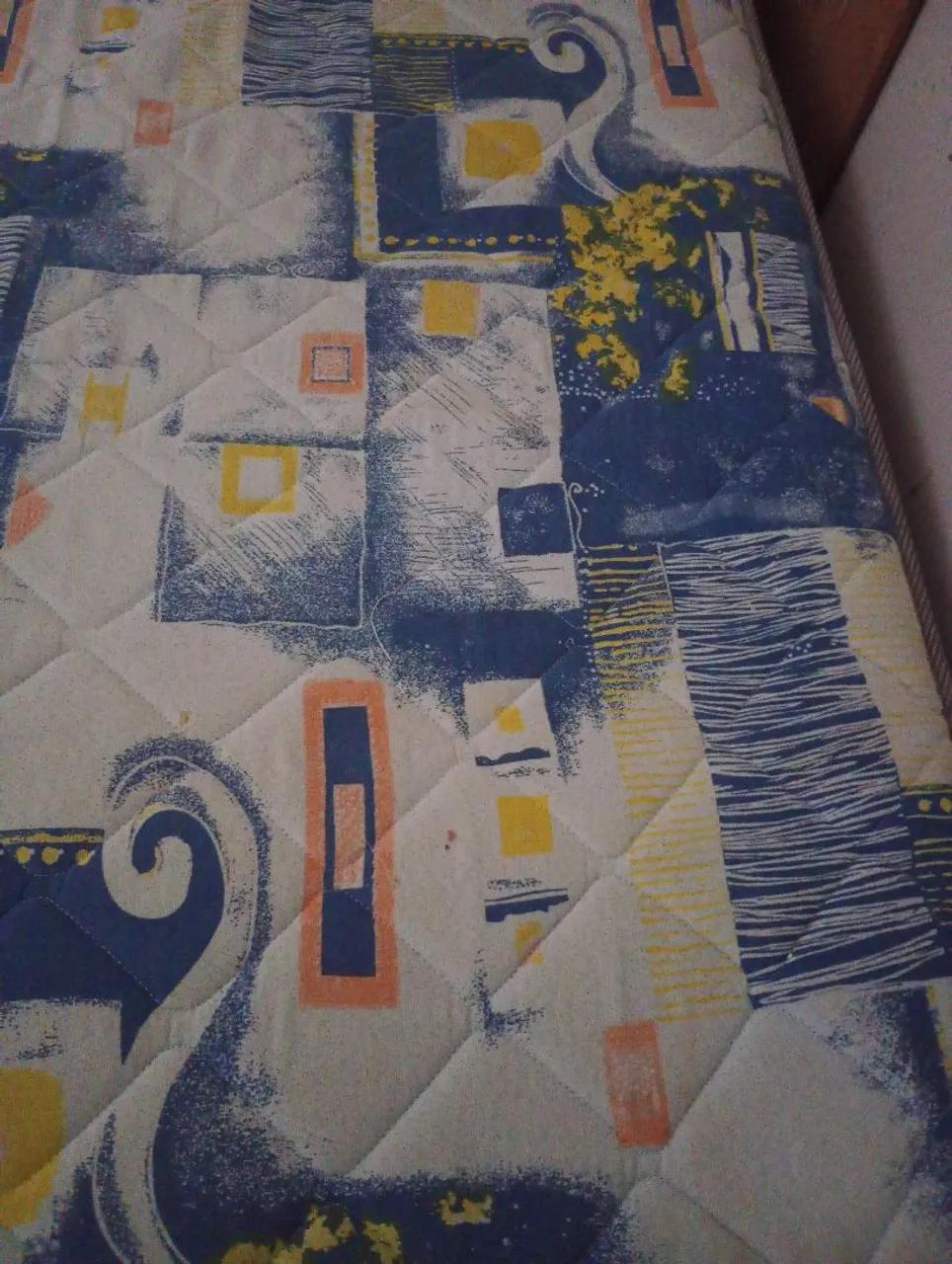 Cama box solteiro com Design Abstrato