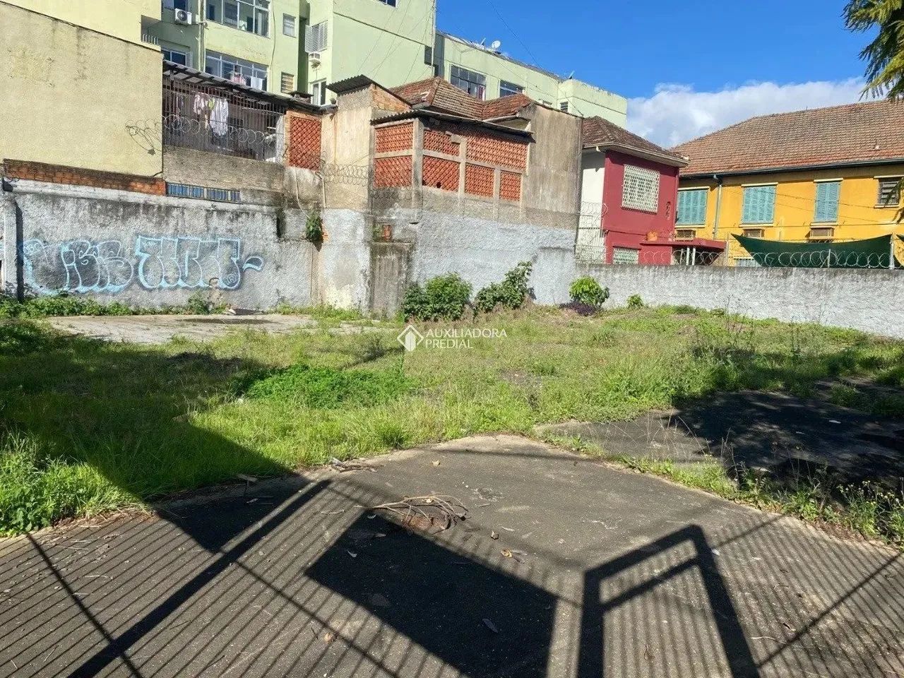 ÓTIMO TERRENO DE ESQUINA, PLANO, CERCADO, PERFEITO PARA COMÉRCIO - Foto 3