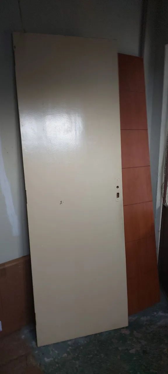  02 Portas em bom estado 