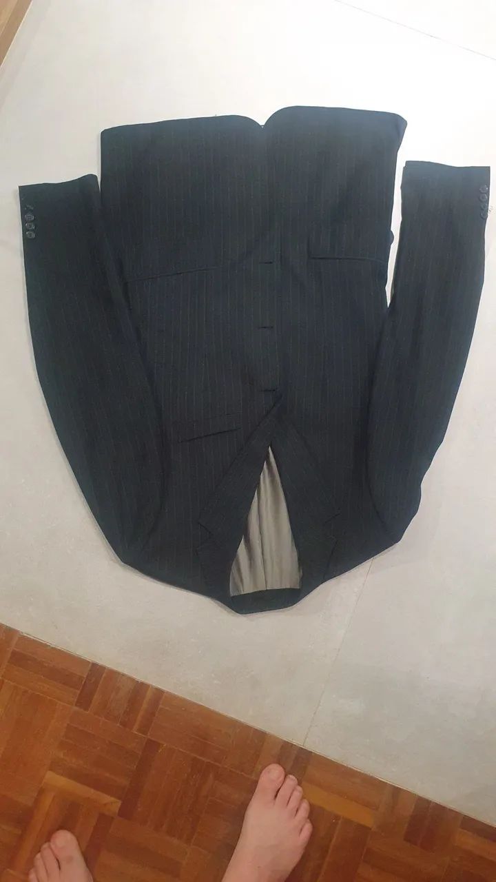 Terno Risca de Giz Preto Tamanho 48 - Elegante e Conservado - Asa Sul Brasília - Foto 5