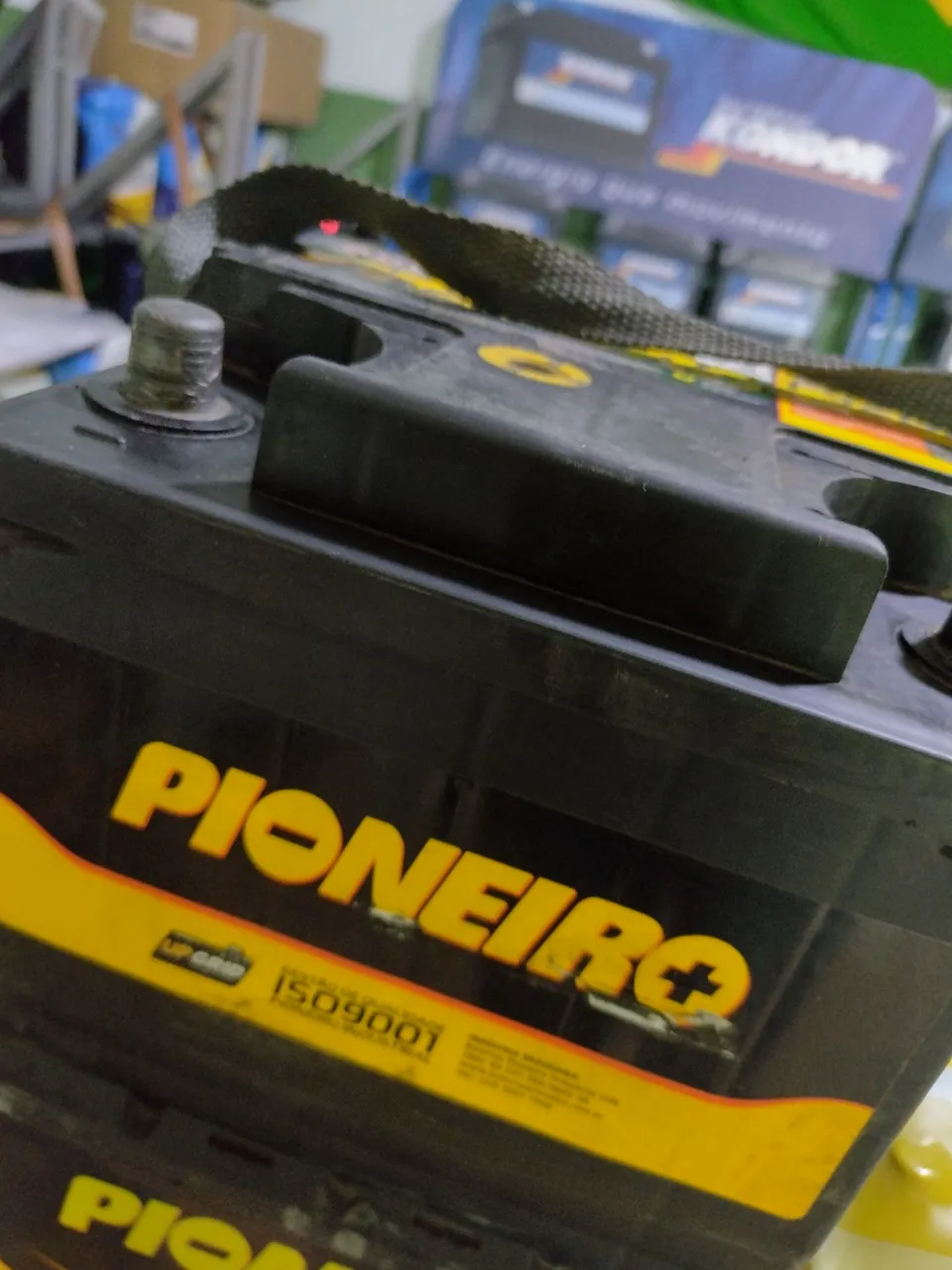 Bateria Seminova Automotiva Pioneiro 52 amperes caixa alta